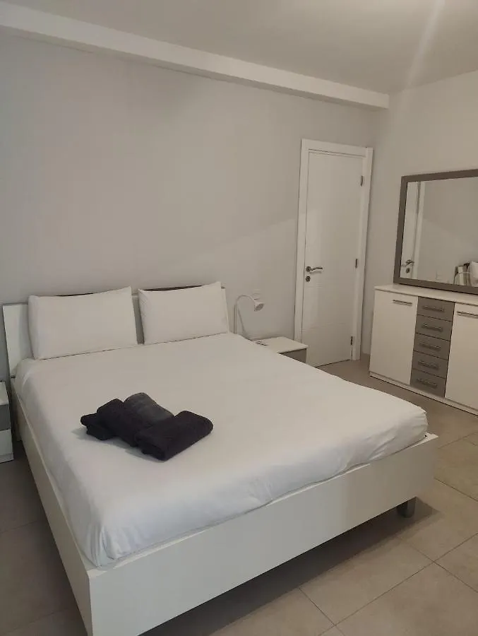 Gzira, 2 Bedroom Apartment Malta